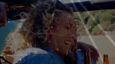 Okulda, dijital ağ hatları ile kaplanmış tabletten animasyon izleyen çocuklar. Teknoloji, e-öğrenim, bağlantı, sanal, eğitim, İnternet