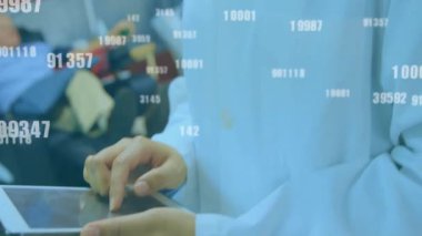 Ofiste animasyon eşleşmesi olan sayısal verileri analiz eden bir tıp uzmanı. Sağlık, analiz, istatistik, teknoloji, yenilik, araştırma