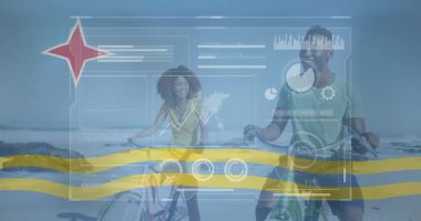 Sahilde bisiklete binen ve dijital veri ile animasyon yapan bir çift. Bisiklet, teknoloji, deniz kenarı, eğlence, açık hava, animasyon