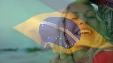 Brezilya bayrağı taşıyor, neşeli ve vatansever animasyon sahnesi yaratıyor. Vatanseverlik, kutlama, coşku, yaratıcılık, coşku