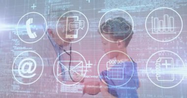 Klinikte dijital iletişim animasyonu kullanan hasta ve doktorla konuşmak. Sağlık, teletıp, danışma, teknoloji