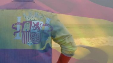 İspanyol bayrak animasyonu sahilde dikilen kişiyi kaplıyor ve vatanseverlik sahnesi yaratıyor. Vatanseverlik, ulusal, bayrak, kıyı şeridi, özgürlük, kimlik