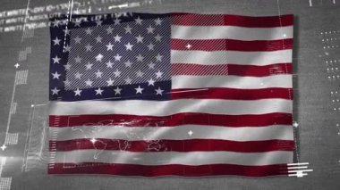 Amerikan bayrağının çizgilerini kaplayan veri analizi grafikleri animasyon etkisi yaratıyor. İstatistik, analitik, görselleştirme, bilgi, vatanseverlik