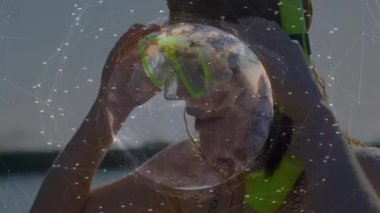 Şnorkel maskesi ayarlanıyor, dijital küresi ve ağ animasyonu olan bir kadın. Teknoloji, yenilik, bağlantı, sanal, keşif, macera