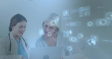 Hasta verilerini, sağlık uzmanlarını dijital arayüzle animasyon kullanarak tartışmak. Tıbbi, teknoloji, yenilik, veri analizi, danışma, takım çalışması