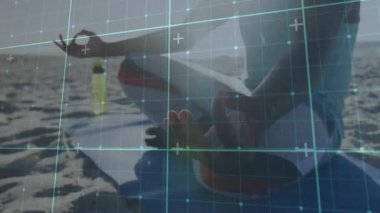 Sahilde meditasyon yapan, dijital ızgarası olan biri animasyon etkisi yaratıyor. Meditasyon, rahatlama, teknoloji, sükunet, grafikler, farkındalık