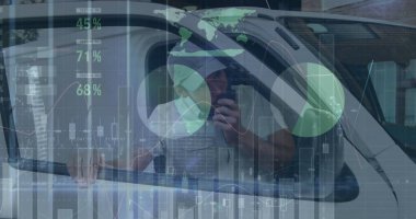 Depodan çıkan teslimatçıyla ilgili mali veri işleme görüntüsü. küresel sevkiyat, dağıtım ve bağlantılar konsepti dijital olarak oluşturuldu.