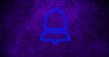 Mor arkaplanda parlayan neon mavi çan simgesi modern bir hava yaratıyor. Bildirim, teknoloji, dijital, uyarı, fütüristik, canlı