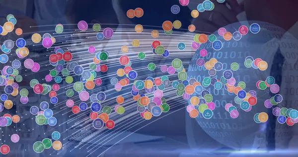 İş adamları üzerinde simgeler, dünya ve ikili kodlama ile bağlantı ağının görüntüsü. küresel iş, bağlantılar, dijital arayüz ve teknoloji konsepti dijital olarak oluşturulmuş görüntü.