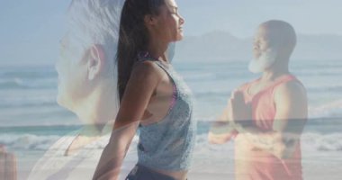 Sahilde, okyanus animasyonları üzerinde sakin ifadeleri olan farklı çiftler vardı. Tatil, seyahat, deniz kenarı, sükunet, sahil şeridi, rahatlama