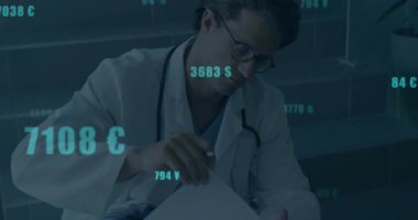 Döviz sembollü belgeleri incelemek, ofisteki mali verileri analiz etmek. Maliye, analiz, tıbbi, mesleki, belgeleme, ekonomi