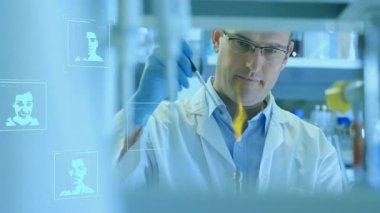 Laboratuvarda, bilim adamı yüzlerin dijital animasyonuyla kaplı pipetini kullanıyor. Bilim, teknoloji, laboratuvar, deney, biyoteknoloji, yenilik
