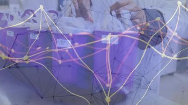 Laboratuvar geçmişi üzerinden veri işleme animasyonuyla uğraşan bilim adamı. Bilim, araştırma, analiz, teknoloji, yenilik, mikrobiyoloji