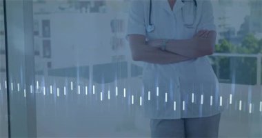 Steteskop kullanan, kalp atışlarını inceleyen bir sağlık uzmanı. Doktor, hemşire, danışma, teşhis, muayene, kardiyoloji