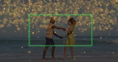 Sahilde dans eden, etrafı ışıldayan parçacıklar ve animasyon örtüsüyle çevrili bir çift. Aşk, büyülü