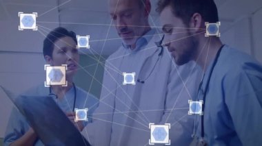 Tablet verileri inceleniyor, ağ bağlantıları olan tıp uzmanları animasyon örtüşüyor. Sağlık, teknoloji, dijital, yenilik, danışma, iletişim