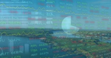 Sahil manzarası örtüşüyor, borsa verileri ve grafikleri canlandırılıyor. Maliye, yatırım, veri analizi, ticaret, ekonomi, iş