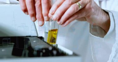 Laboratuvarda, ekipman ve şehir planlama animasyon örtüsüyle çalışan bir bilim adamı. Araştırma, yenilik, teknoloji, deney, şehir planlaması, görselleştirme