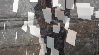 Dijital cihazlar kullanarak, bulut hesaplama animasyon kavramına bağlı insanlar. Teknoloji, yenilik, ağ, bağlantı, işbirliği, veri