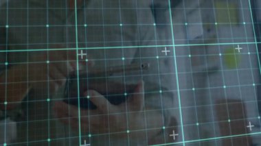 Dijital ızgara kaplamalı tablet kullanarak, animasyon teknolojisiyle uğraşan kişi. etkileşim, ekran, yenilik, fütüristik, dokunmatik ekran, multimedya