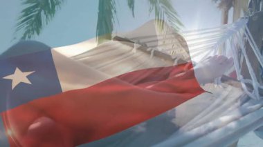 Palmiye ağaçlarının altında hamakta dinlenen Şili bayrağı animasyon örtüsüyle. Tatil, rahatlama, tropikal, boş zaman, cennet, seyahat