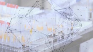 Ağ verileriyle deney yapıyor, laboratuvar önlüklü bilim adamı animasyonda. Bilim, laboratuvar, araştırma, teknoloji, yenilik, dijital