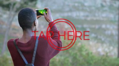 Telefonla fotoğraf çekmek, TAP ile animasyon yakalamak. Teknoloji, akıllı telefon, fotoğrafçılık, artırılmış gerçeklik, dokunmatik ekran, dijital