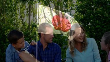 Açık havada Japon bayrağı kaplanmış aile tablet ekranda animasyonun keyfini çıkarıyor. teknoloji, ulusal, dijital, bağlanma, eğlence, bağlantı