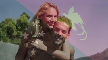 Eşini sırtında taşıyan, güneşli açık hava animasyonunda bayrağı olan bir çift. Açık hava, kutlama, mutluluk, çeşitlilik, arkadaşlık