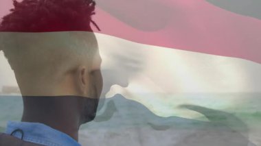 Hollanda bayrağı renginde bir animasyonla okyanusa bakıyorum, kızıl saçlı bir insan. Deniz manzarası, vatanseverlik, coşku, deniz, akış, kıyı