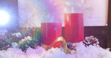 Köknar ağacı konilerinin üzerinde parlayan ışıklar resmi. Noel süsleri. Noel, gelenek ve kutlama konsepti dijital olarak oluşturuldu.