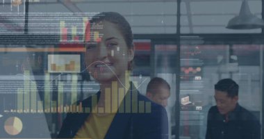 Ofisteki iş adamları üzerinde finansal veri işleme resmi. küresel finans, iş ve dijital arayüz kavramı dijital olarak oluşturulmuş görüntü.