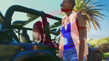 Sörf tahtalarını arabaya yüklemek, Tunus bayrağı animasyonu sahnesi olan insanlar. Sörf, seyahat, macera, kıyı şeridi, vatanseverlik, ulaşım