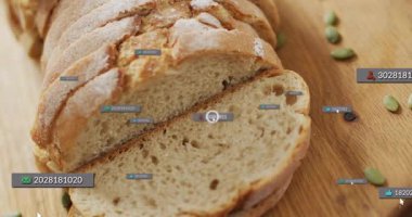 Tahta tahtada dilimlenmiş ekmeğin üzerinde canlandırma yapan dijital veri etiketleri. Teknoloji, yenilik, artırılmış gerçeklik, fütüristik, sanal, yenilik