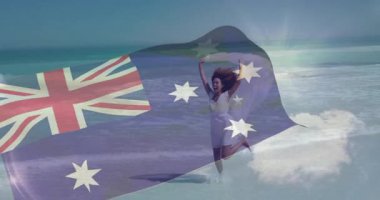 Sahilde koşan, Avustralya bayrağı animasyonu üstüste binen, neşeli hisseden bir kadın. Kutlama, tatil, yaz, özgürlük