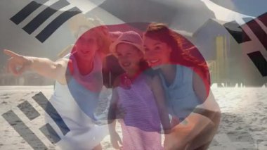 Sahilde poz veren, Güney Kore bayrağını taşıyan üç kadın. Kutlama, çeşitlilik, arkadaşlar, turizm, tatil, birliktelik