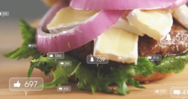 Okul kafeteryasında sosyal medya bilgilendirme simgeleriyle gurme burger animasyonu. Fast food, dijital, iletişim, teknoloji, bağlantı