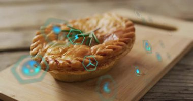 Tahta üzerinde turta ve animasyon içinde yüzen dijital simgeler. Fırın, tatlı, teknoloji, üst üste, bağlantı, lezzet