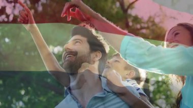 Renkli animasyon örtüsü olan aile açık havada, birlikte zaman geçirmenin tadını çıkarıyorlar. Bağlanma, mutluluk, eğlence, eğlence, birliktelik