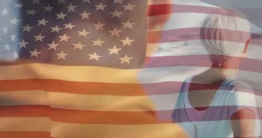 Farklı insanları kaplayan Amerikan bayrağı, birliği animasyonla sembolize ediyor. Vatanseverlik, çeşitlilik, takım çalışması, kutlama, toplanma, topluluk