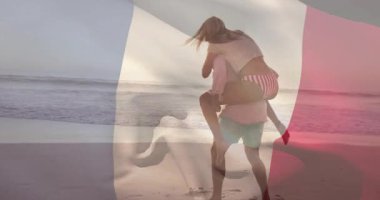 Fransız bayrağı animasyonunda kumsalda gezen çift. Romantik, mutlu, neşeli, aşk, özgürlük, tatil