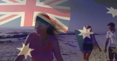 Sahilde yürümek, sörfçüler Avustralya bayrağının animasyonuyla sörf tahtaları taşımak. Sörf, okyanus, dalgalar, Avustralya kültürü, macera, spor