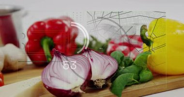 Dijital veri işleme animasyonu kaplamalı dilimlenmiş soğan ve domates. Yiyecek, sebze, teknoloji, yenilik, aşçılık, beslenme