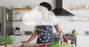 Mutfakta gülümseyen bir kadın, bulut ve çizgi çizgileriyle animasyon örtüsüyle. Teknoloji, dijital, yenilik, fütüristik, artırılmış gerçeklik, mutluluk