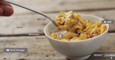 Kahvaltı sahnesinde sosyal medya tebligatlarıyla dolu bir kaşık mısır gevreği. teknoloji, dijital, sabah