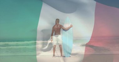 Sahilde sörf tahtası tutan, arka planda renkli kaplama animasyonlu bir adam. Sörf, yaz, canlı, okyanus, dalgalar, eğlence