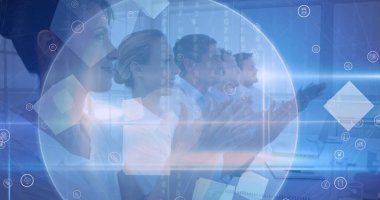 İş adamlarının üzerindeki simgelerle olan bağlantı ağının küresel görüntüsü. küresel iş, çevrimiçi bağlantılar, dijital arayüz ve dijital olarak oluşturulan iletişim konsepti.