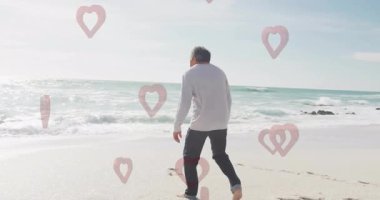 Sahilde, kalp şeklinde dinlenen bir adam animasyon sahnesi oluşturur. Tatil, rahatlama, rahatlama, okyanus, romantik, neşeli