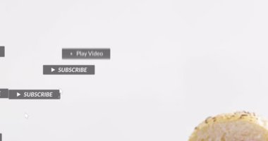 Sosyal medya bilgilendirme animasyonlarıyla kaplanmış soğanlı ve marullu hamburger. Fast food, aşçılık, yemek, yemek, gurme, mutfak