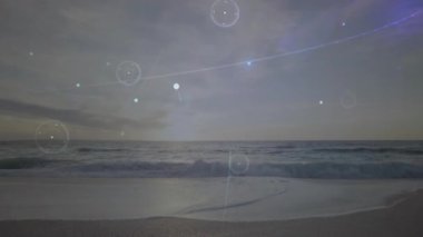 Sahildeki sakin okyanus dalgaları üzerinde geometrik çizgiler ve daireler çiziyor. Soyut, şekiller, simetri, sükunet, dijital, kavramsal